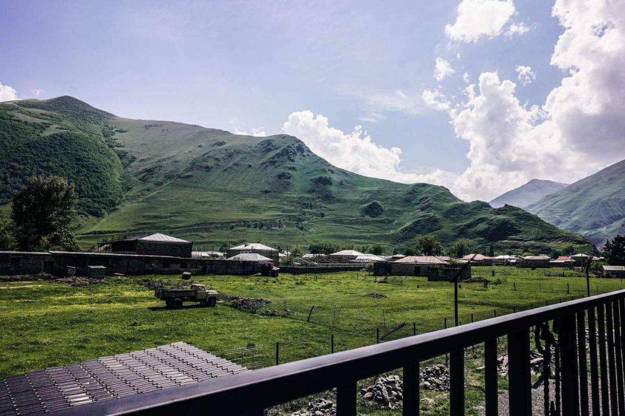 Holiday Home คัซเบกี ภายนอก รูปภาพ